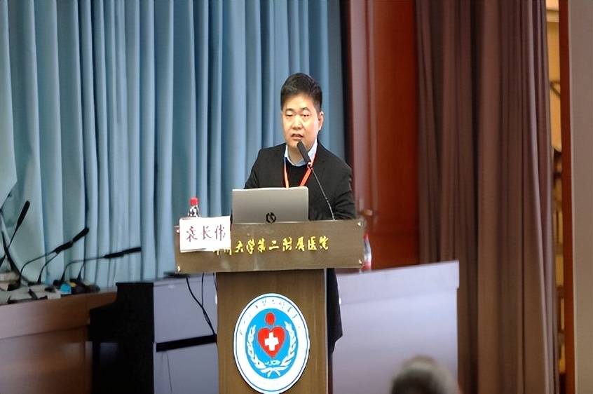 我院王健教授,翟清华副主任护师,单秋菊副主任护师,魏志华主任护师