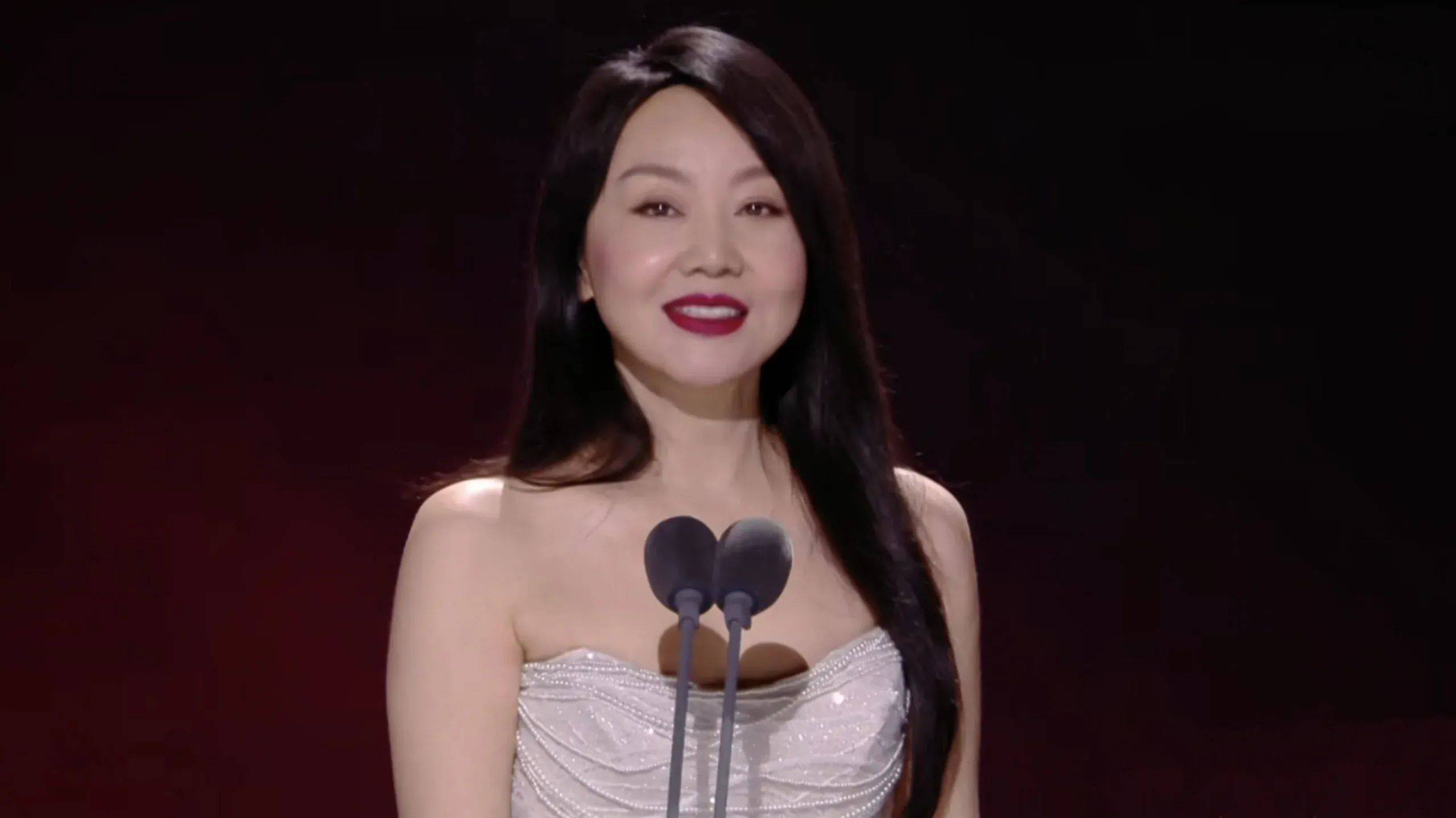 万万没想到最先惊艳到我的是闫妮老师_直播_眼睛_同感