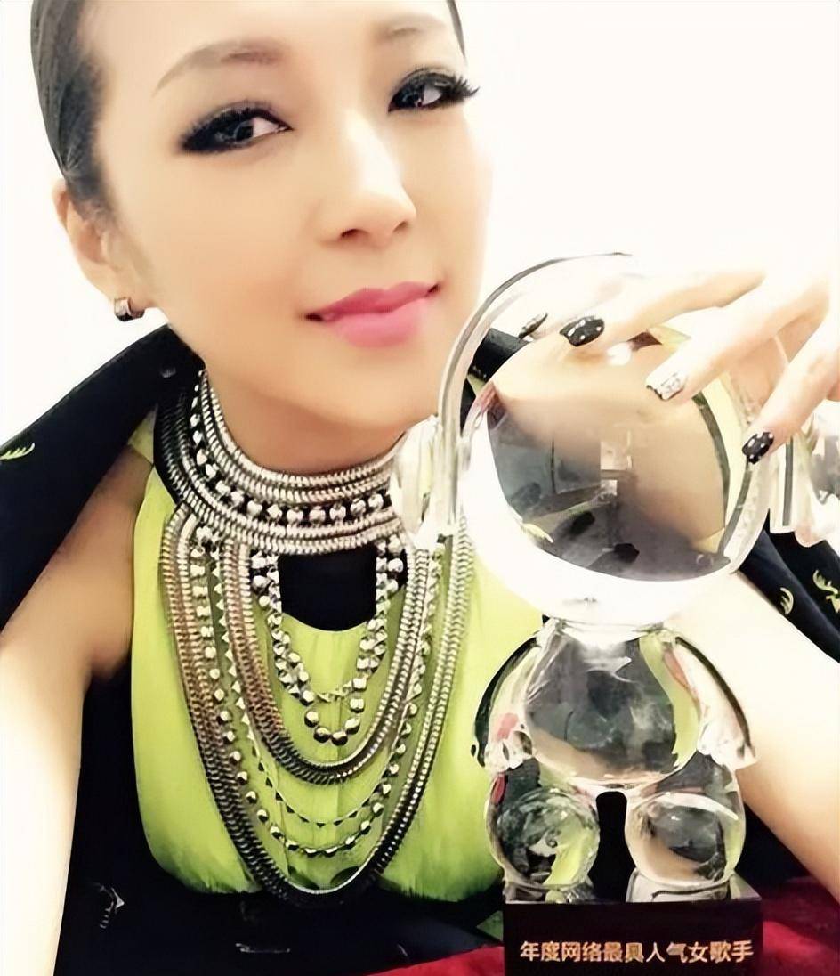 "音乐魔女"崔子格:歌红人不红的她,早已有了自己的新突破_歌曲_张碧