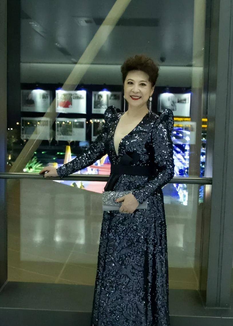 43岁姚晨,46岁马伊,72岁王馥荔同框诠释女人的美丽与年龄无关