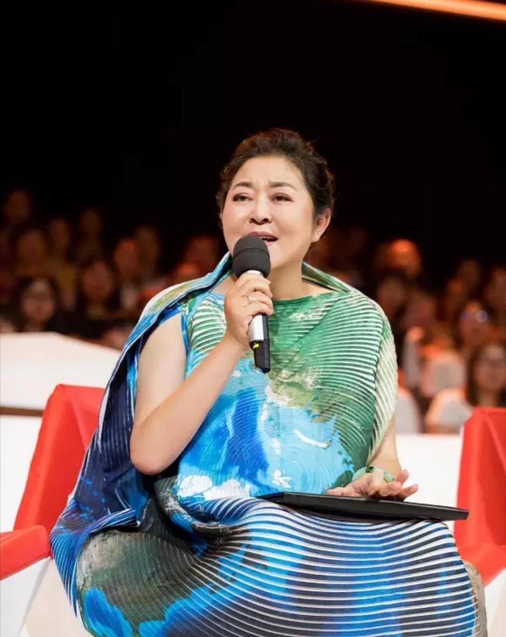 倪萍64岁苍老不堪,拒绝移民,为继子的婚姻担忧_儿子_中央电视台_魅力