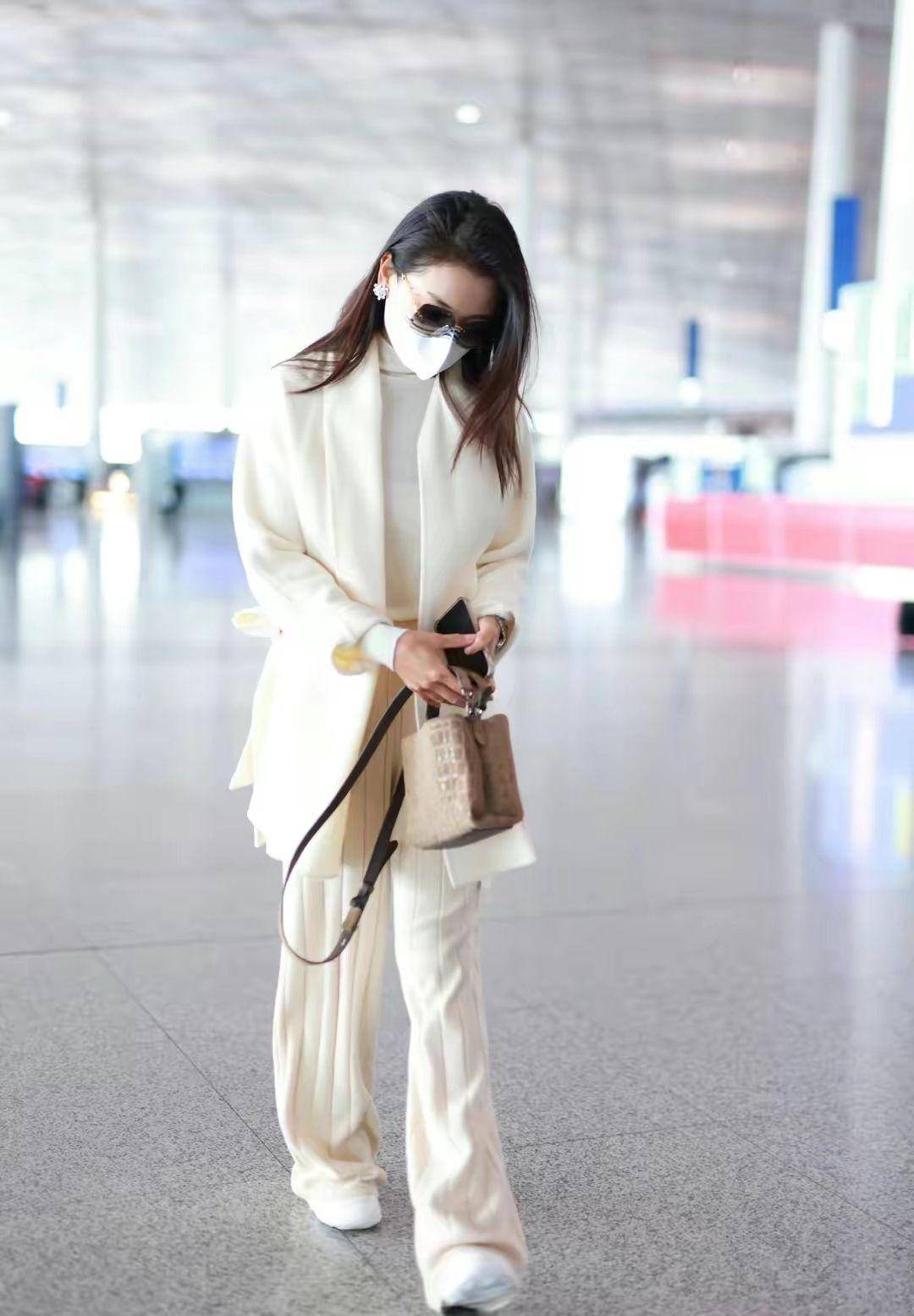 刘涛机场穿搭好大胆!