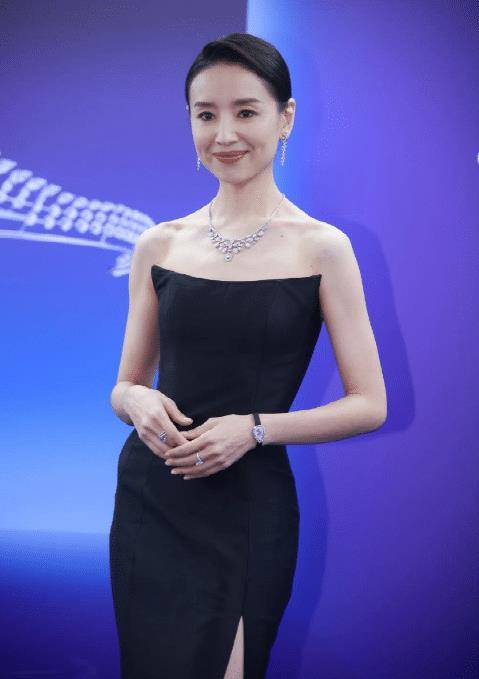 董洁同台高圆圆输太惨!