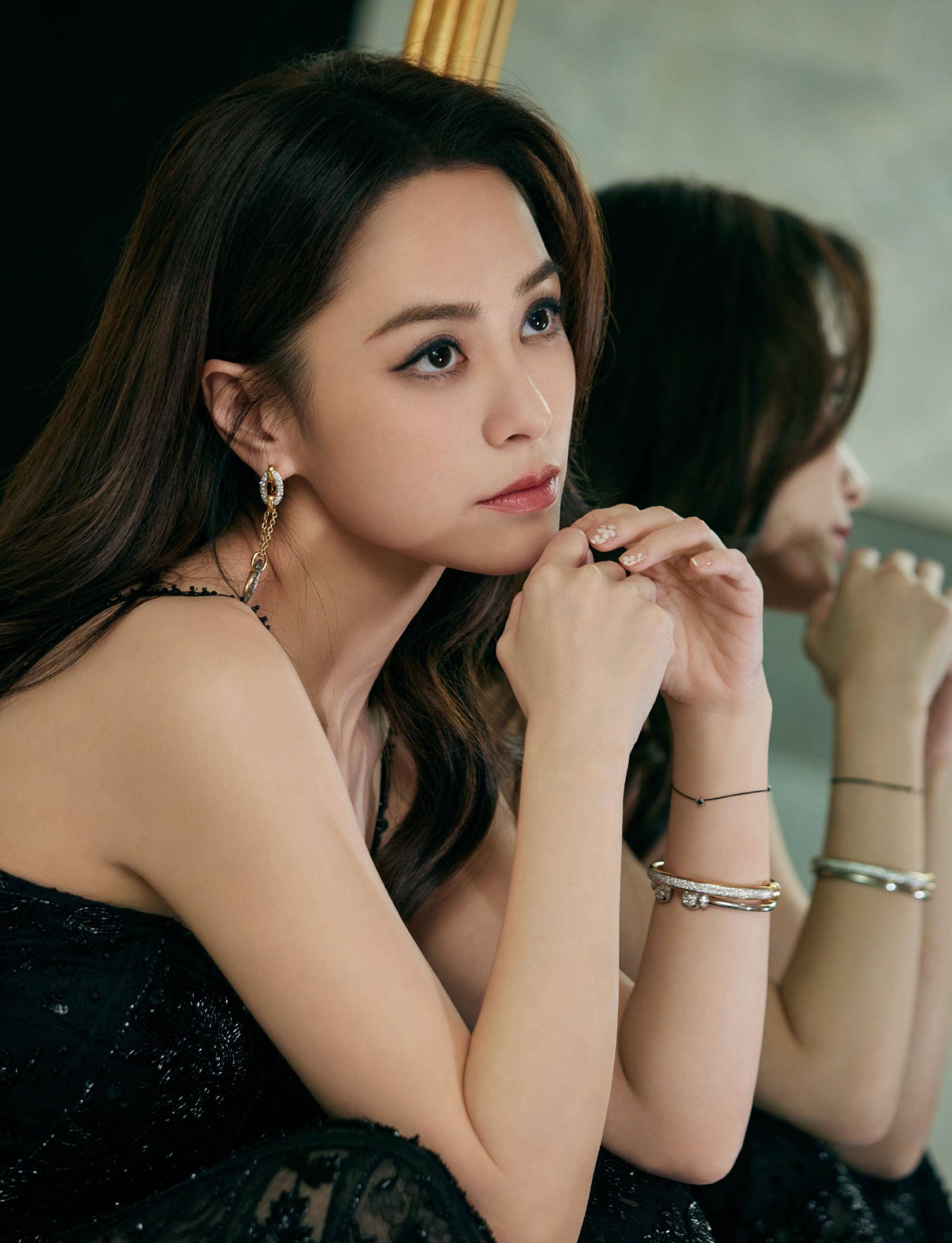 钟欣潼展现出无与伦比的魅力!性感与美丽的完美结合!_时尚_气质_身材