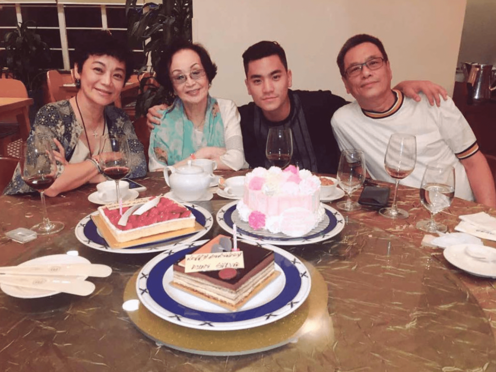 张艾嘉32岁儿子宣布结婚,对象是内地超模,两人低调相恋七年_王令尘