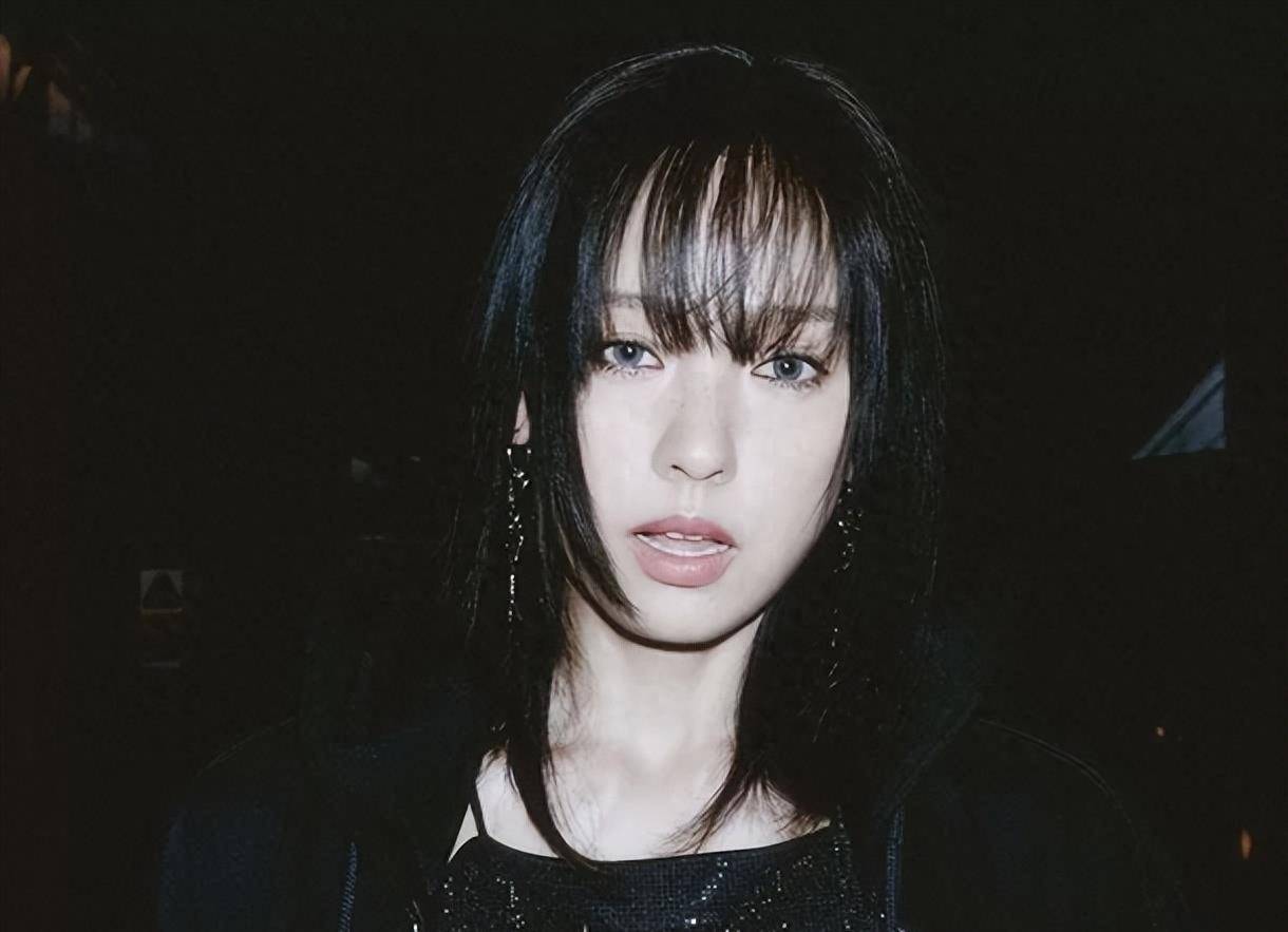 李孝利能否再次带起新流行,新曲概念照公开,感性街头造型引关注_单曲