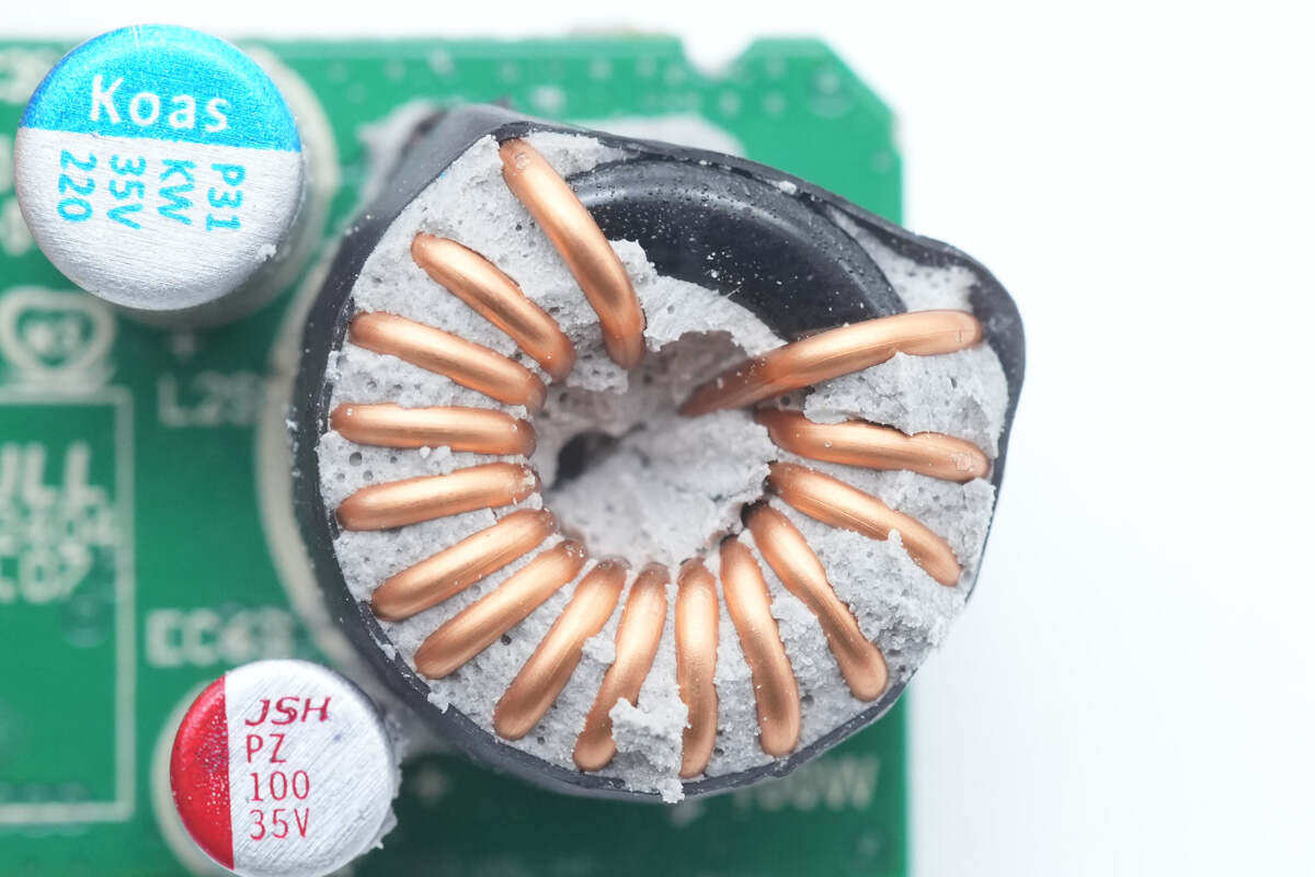 智融sw3566h芯片助力量产,公牛推出全新240w氮化镓桌面充拆解_充电器