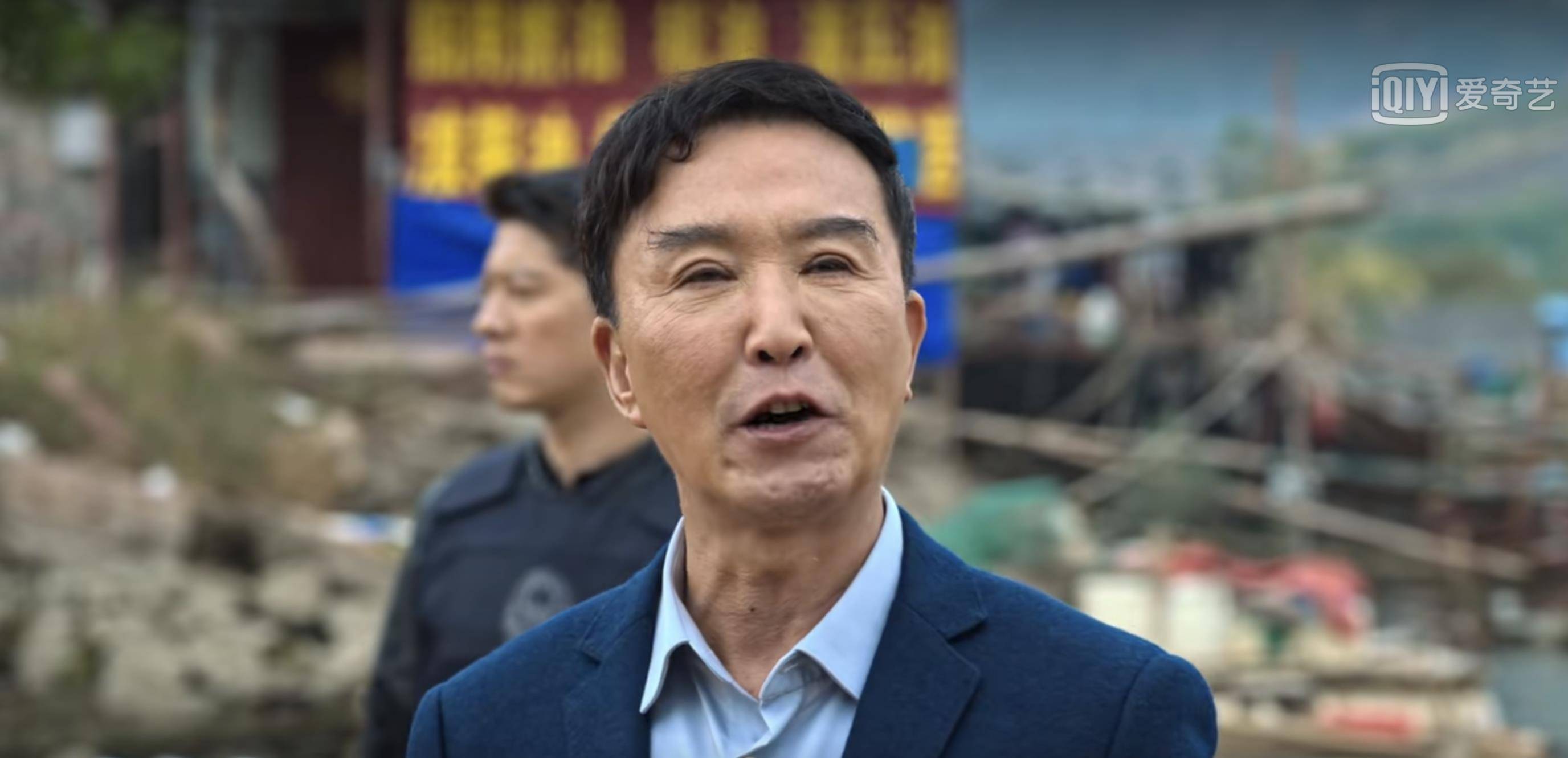 《狂飙》徐忠用2瓶酒说服杨健,揭穿赵立冬"雪藏"安欣15年真相_杨建_带