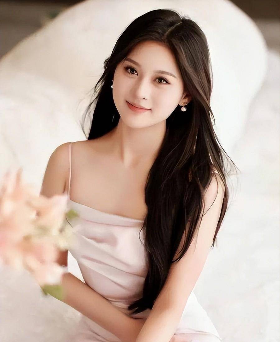 世界顶级名媛舞会:躲过了甄子丹女儿,我却被山东首富女儿惊艳了