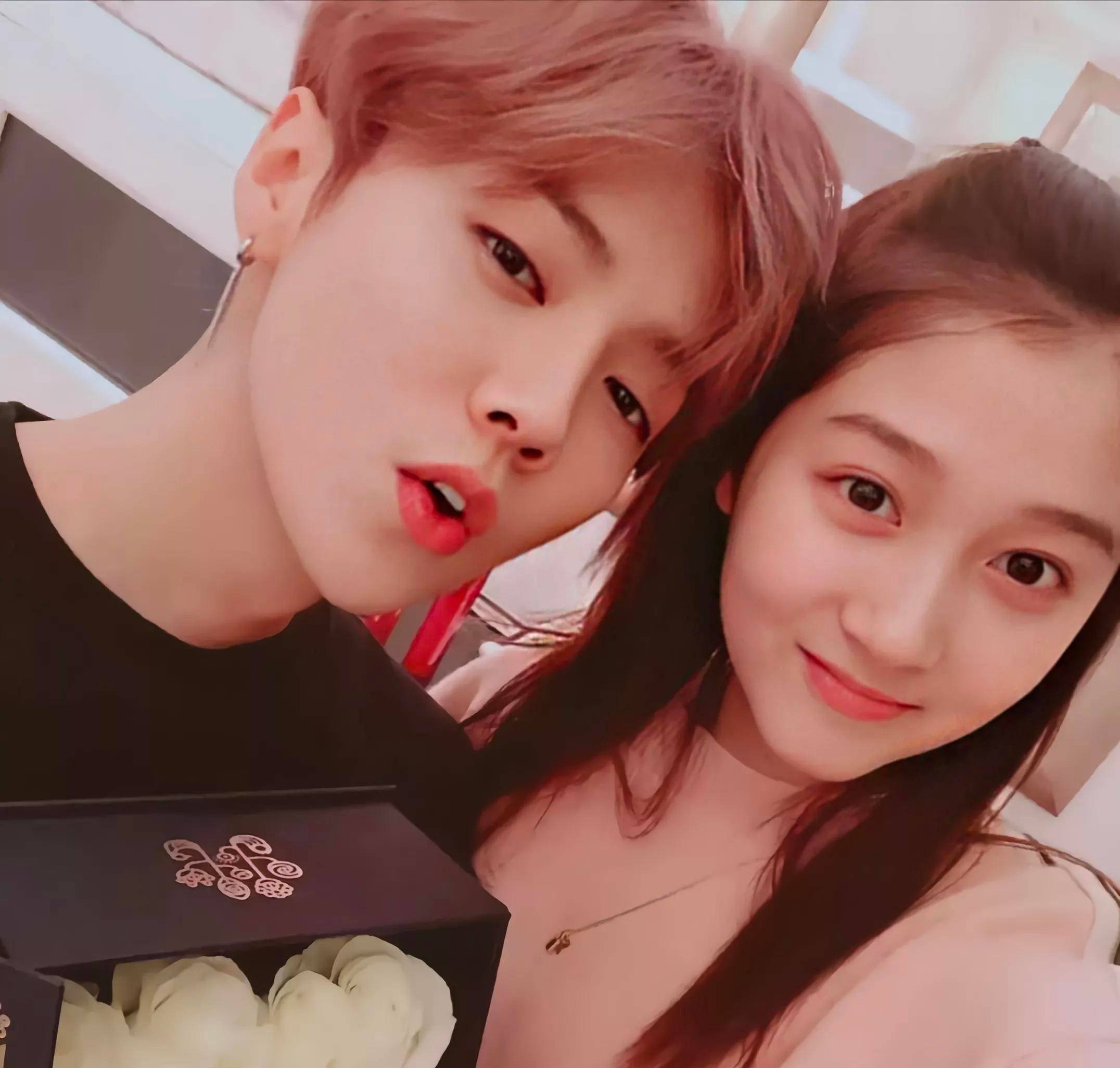 鹿晗关晓彤被嘲是酗酒夫妇,网友质疑两人在酒局认识的,细节被扒_感情