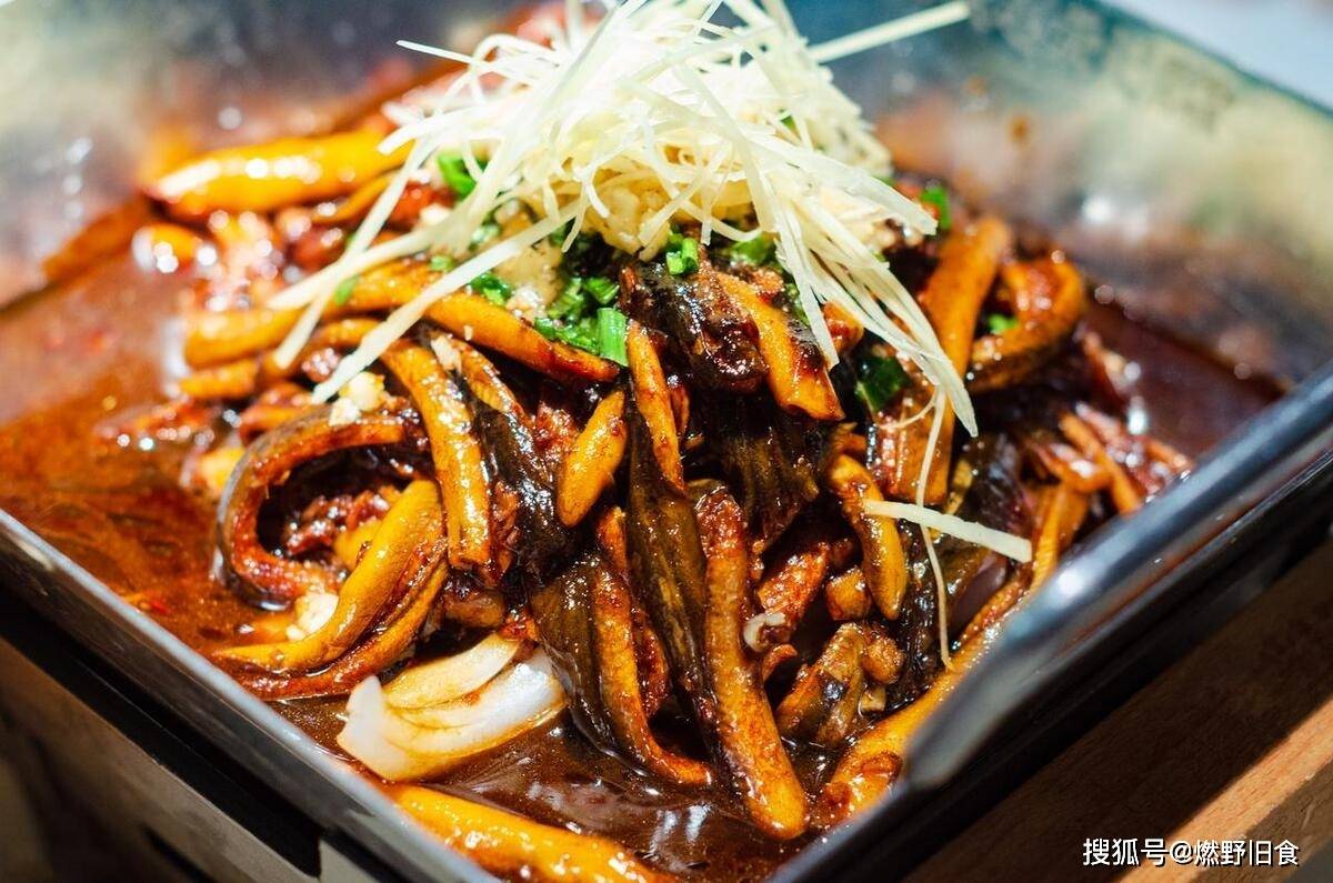 04.镜箱豆腐镜箱豆腐,由无锡迎宾楼菜馆名厨刘俊英创制.
