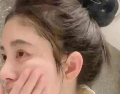 鞠婧祎半夜公开"卸妆照",零点就删除,这素颜很多人没见过_鼻子_照片