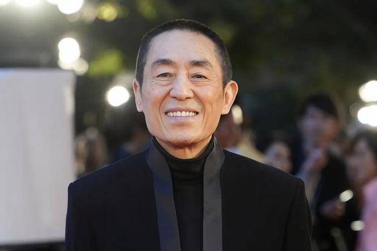 张艺谋在片场总是尊称马精武"马叔",以至于剧组年龄较大的工作人员也