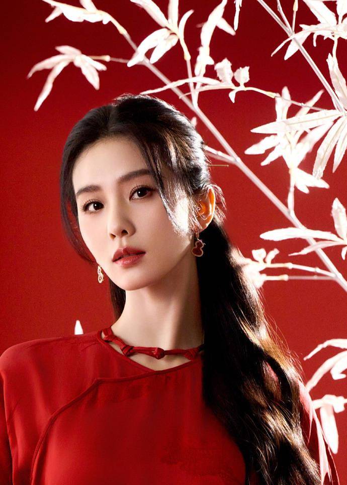 刘诗诗一袭红衣国色天姿好妩媚!