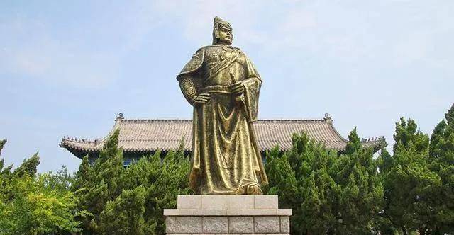 戚繼光1568年他鎮守薊州加固長城,之後便在北邊戍邊16年,53歲時他發明