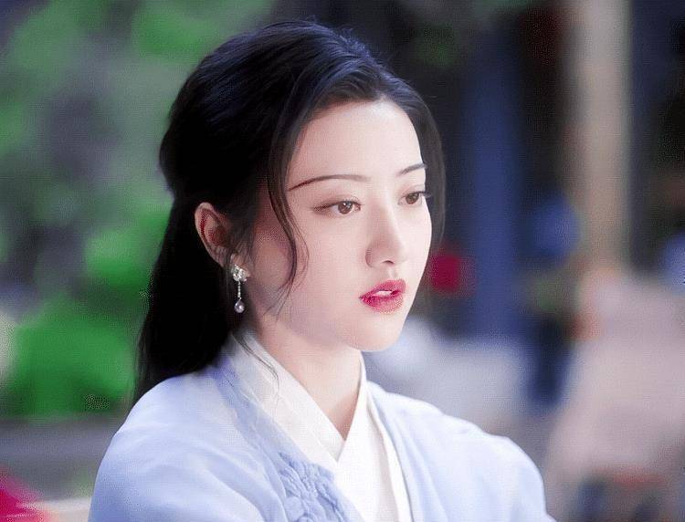 《沉香如屑》开机,男女主定妆照曝光,景甜像是得罪了造型师