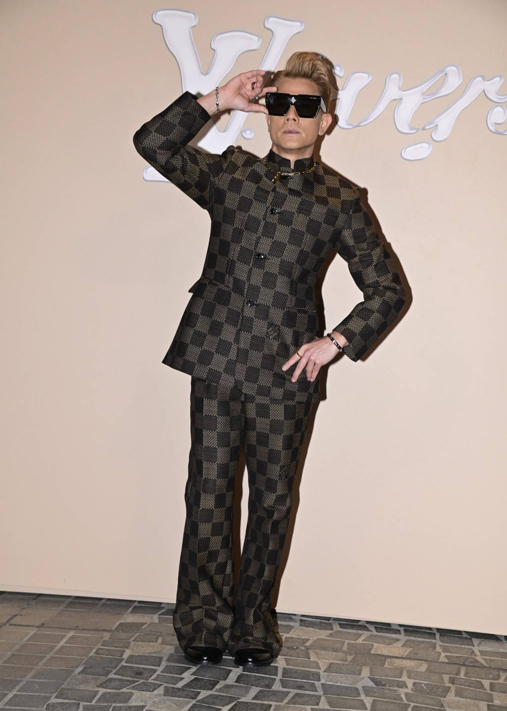 生图曝光众星真实状态,周润发仍是全场焦点_郭富城_造型_白色