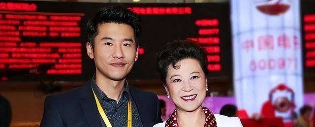 演员王骁:40岁走红,娶平凡妻子生一女,是母亲王馥荔的骄傲_王潇_梦想