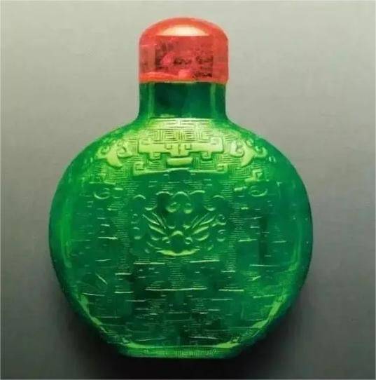 失落多年的翡翠鼻烟壶，历经沧桑是否会重现光芒？_历史_故事_文化