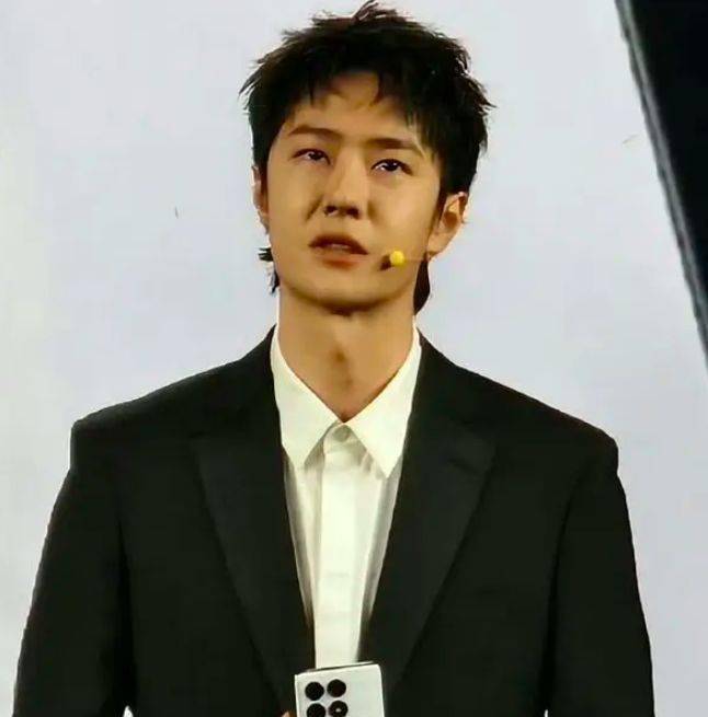 王一博直播截图曝真容!