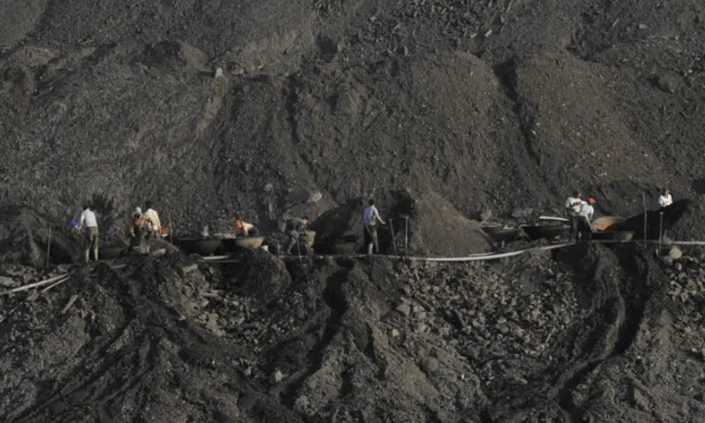 55米厚的煤层开采了118年,中国第一露天煤矿,现在成什么样了(图3) 55米厚的煤层开采了118年,中国第一露天煤矿,现在成什么样了(图3)