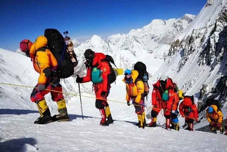 珠峰最有名的几个遇难者,沉睡多年无人运下山,这到底是因为什么(图9) 珠峰最有名的几个遇难者,沉睡多年无人运下山,这到底是因为什么(图9)