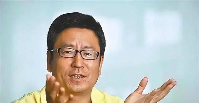 央视一哥白岩松:被疾病折磨暴瘦50斤,睡3-4个小时,数度想自杀_观众