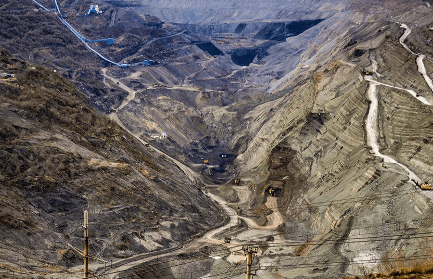 55米厚的煤层开采了118年,中国第一露天煤矿,现在成什么样了(图7) 55米厚的煤层开采了118年,中国第一露天煤矿,现在成什么样了(图7)