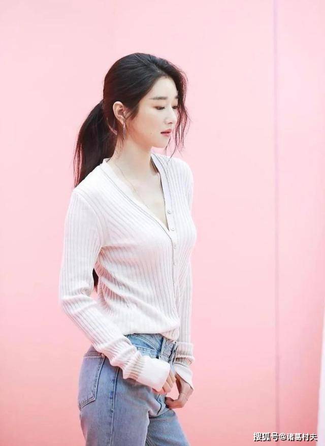 性感妩媚十分撩人! 徐睿知写真赏_身材_健身_曲线