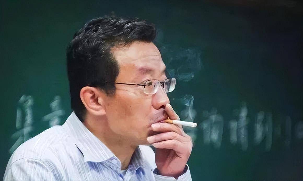 复旦教授边抽烟边讲课,却从未遭到反对,这是为何?_王德_课堂_哲学