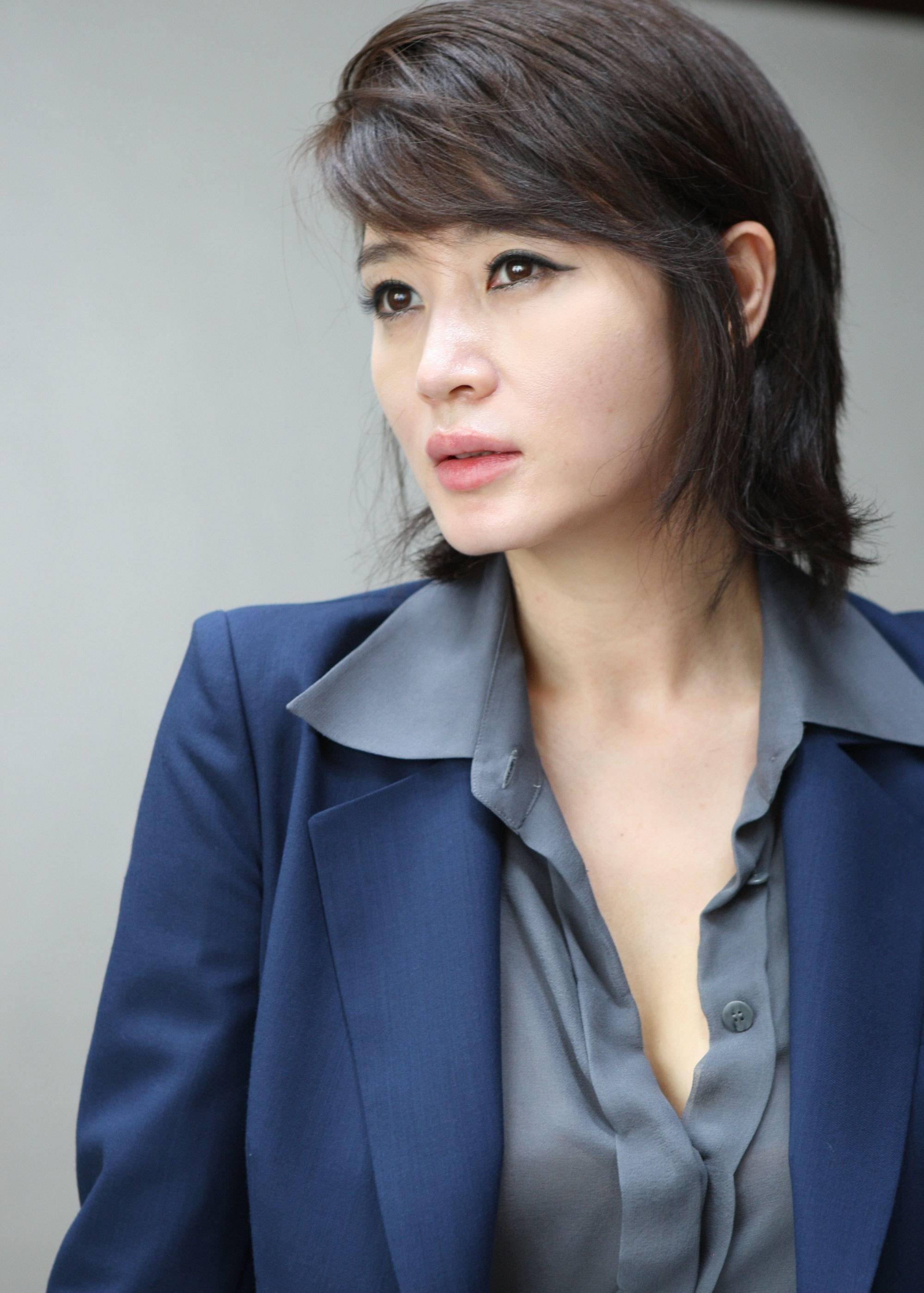 南韩顶级尤物!仲里依纱写真赏_金惠秀_性格_外表