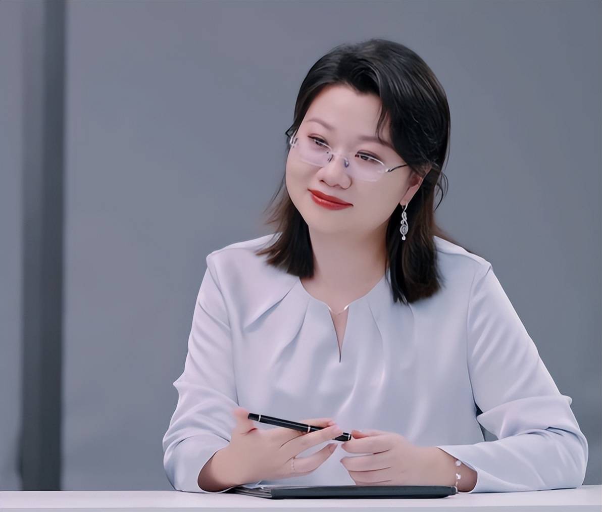 黄晓明:这个律师我用定了!_王艺妍_评价_彭律