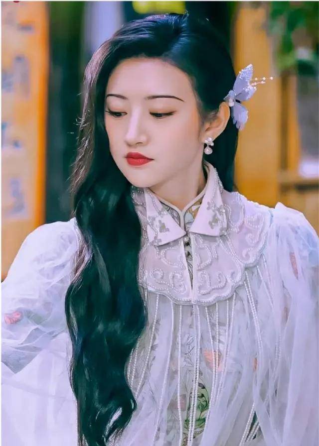 郭珍霓,真的是媚骨天成,一副
