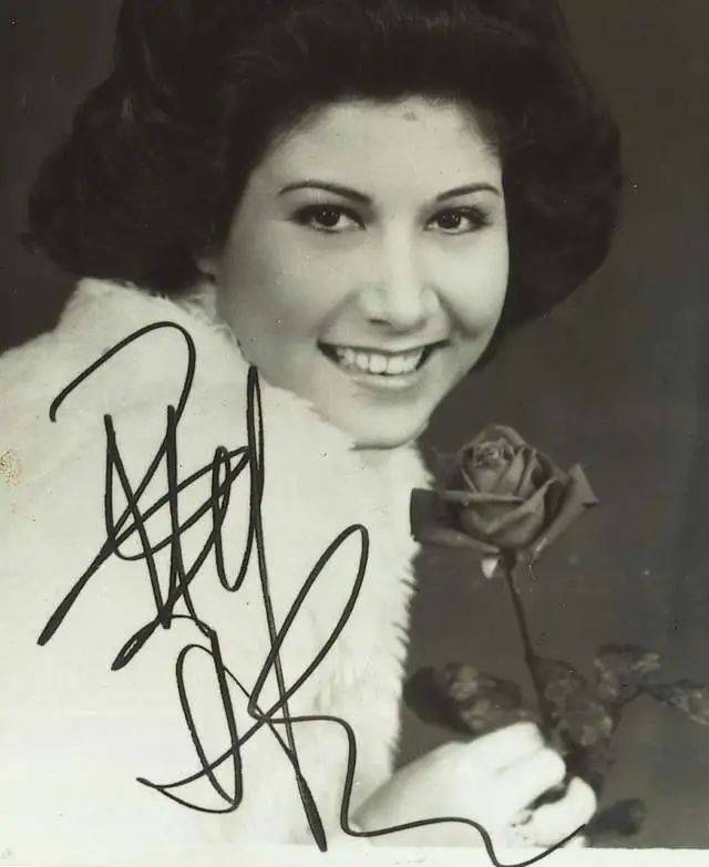 甄妮在傅声离世后四年,以人工受孕的方式,为傅声诞下女儿甄家平