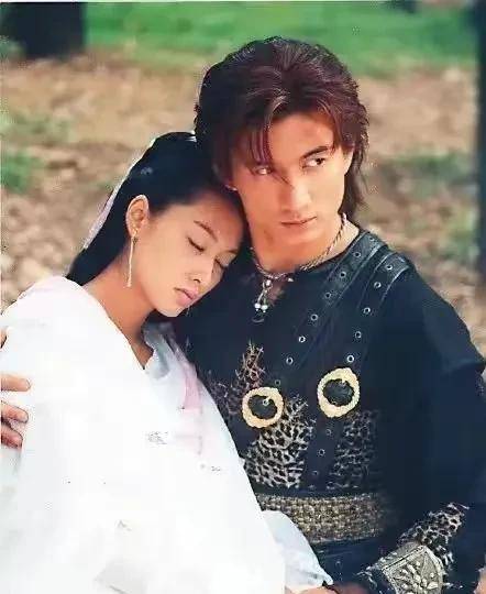 独家曝光马雅舒吴奇隆昔日亲密照,郎才女貌却难逃分手命运?
