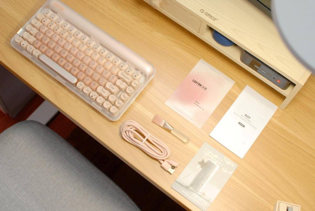 女生专属，最强颜值机械键盘洛斐Lofree粉底液来了