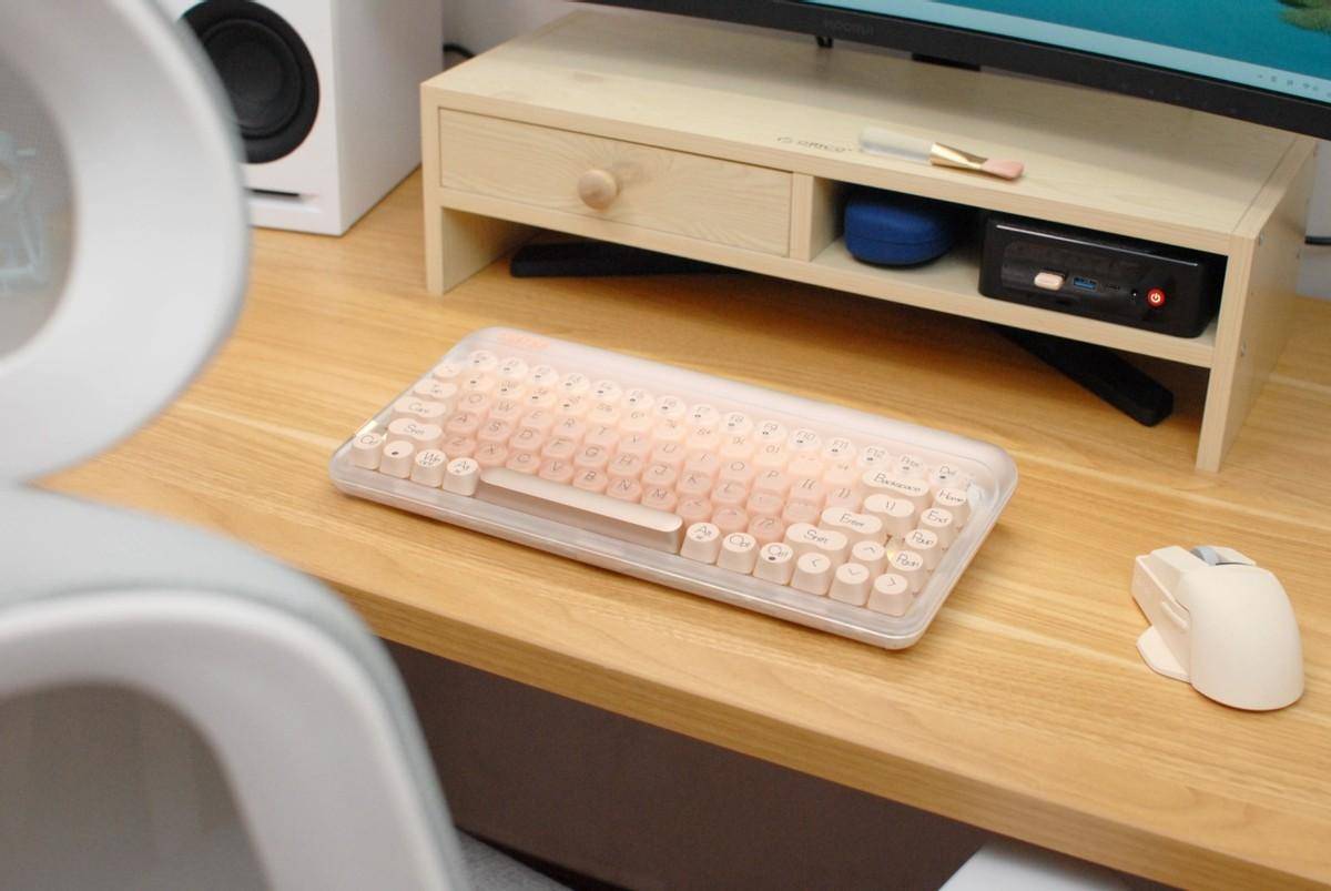 女生专属，最强颜值机械键盘洛斐Lofree粉底液来了