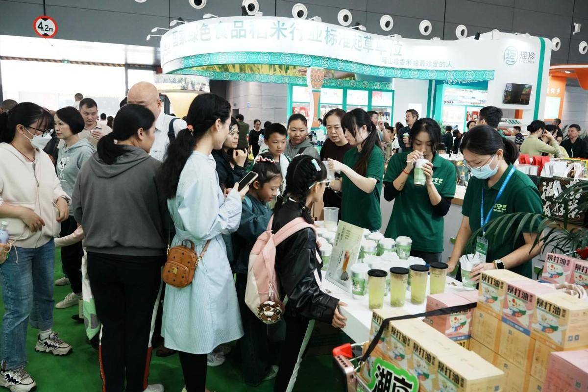 湖南师大文学院学生项目组调研湖南本土新中式茶饮品牌