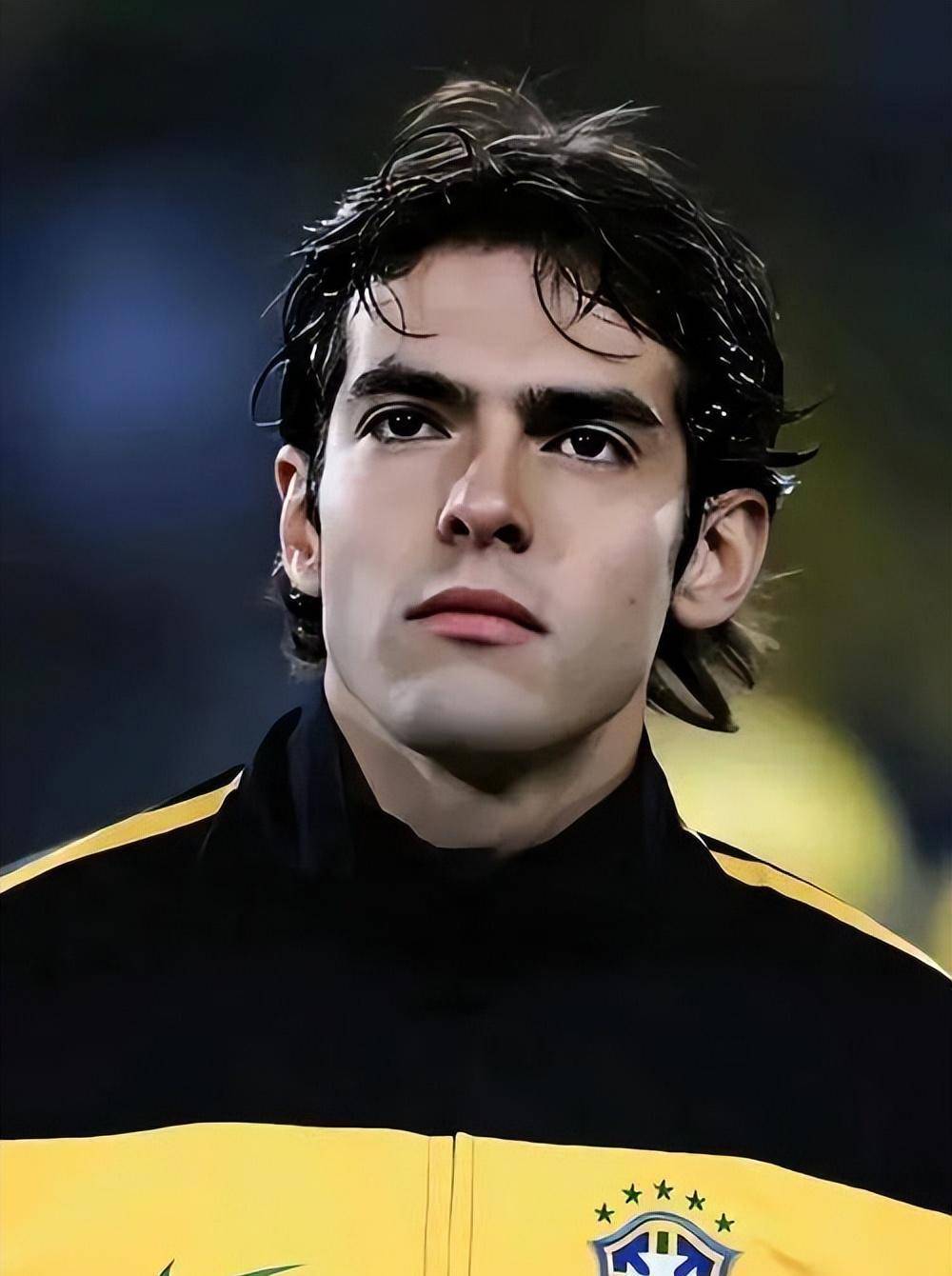 7,卡卡济科的身高跟贝利一样,只有肤色不同,他是贝利指定的接班人,他