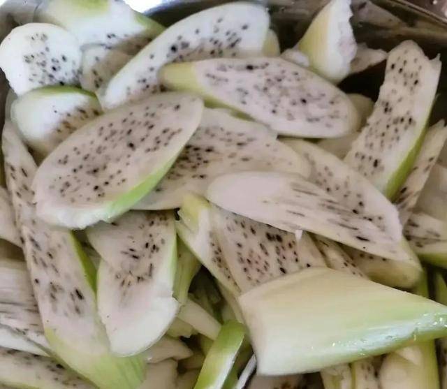 茭白里面的小黑点是什么?到底能不能吃?看完终于明白了!