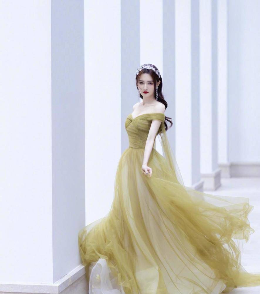 白富美徐璐,14岁就遭杨幂妒忌,27岁身家上亿,坐拥多套豪宅_背景_事业