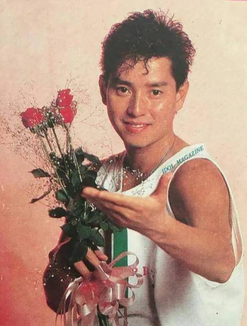 "校长"谭咏麟的潇洒史,以及让他爱不释手的小22岁女粉丝_小时候_父亲_