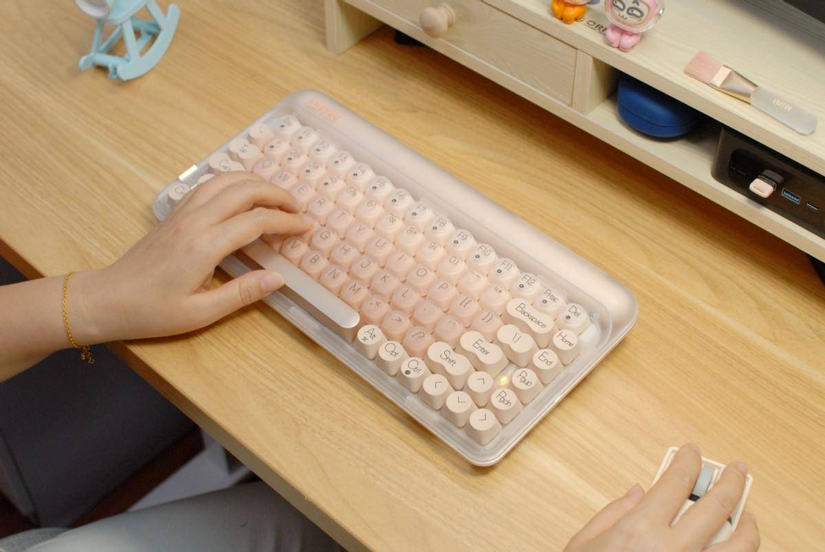 女生专属，最强颜值机械键盘洛斐Lofree粉底液来了