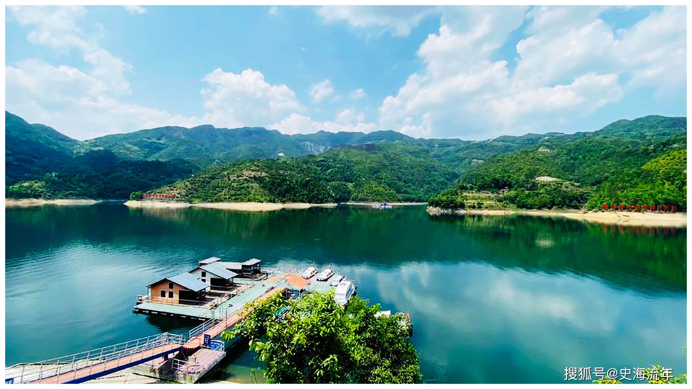 千峰环抱鉴湖开,游客熙熙览镜台,快点来欣赏文成珊溪水库的美图