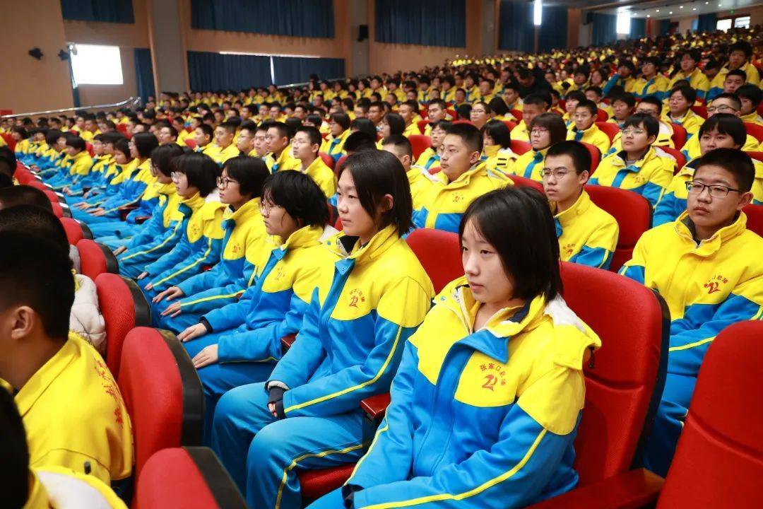 张家口启臻学校初三年级阶段性表彰大会_同学_全体师生_成绩