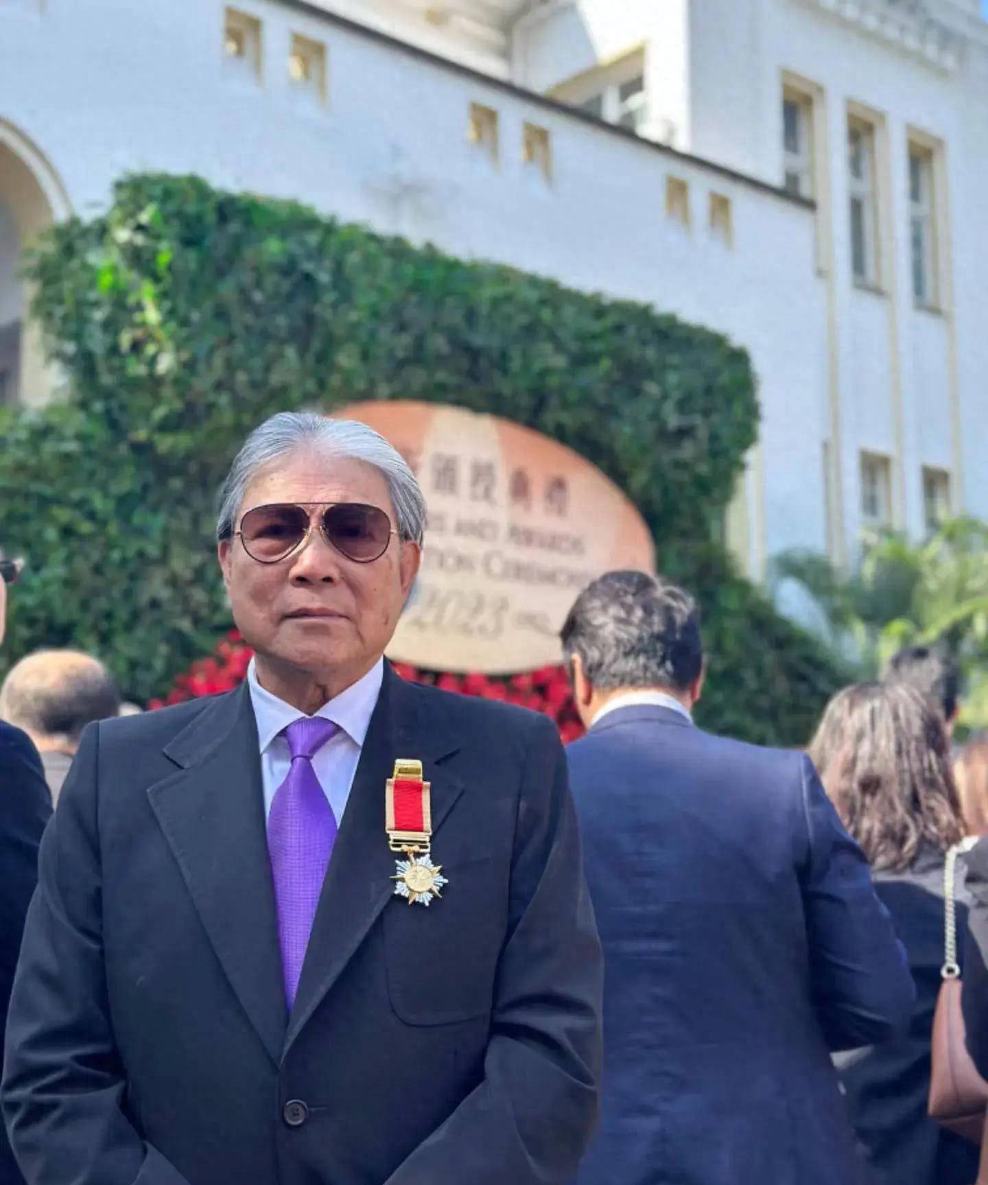 霍震霆获大紫荆勋章,三子出席祝贺,郭晶晶气场大升级!_香港_贡献_社会