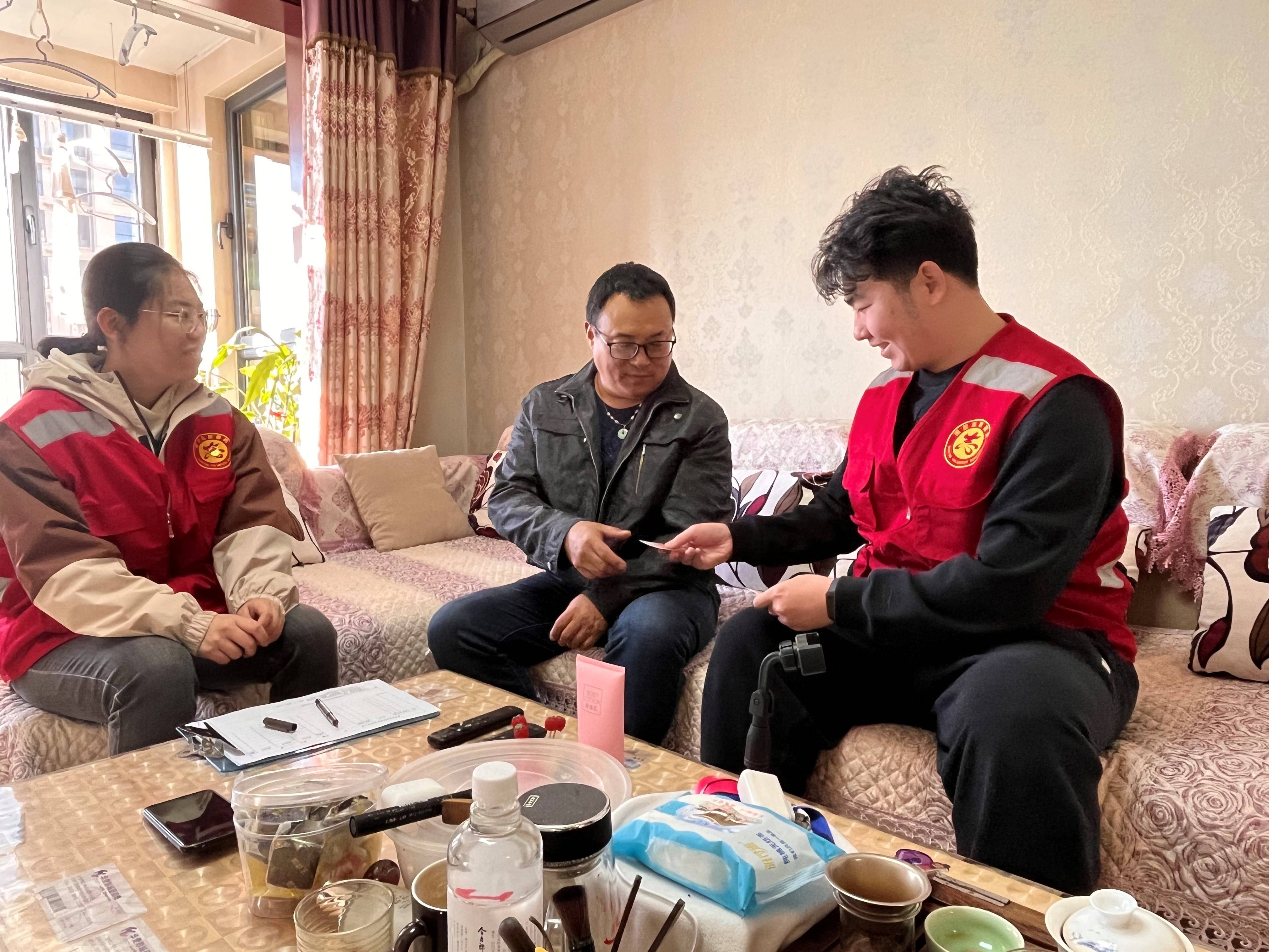 河北保定高新区:入户访民情 暖心大走访_社区_居民楼_问题