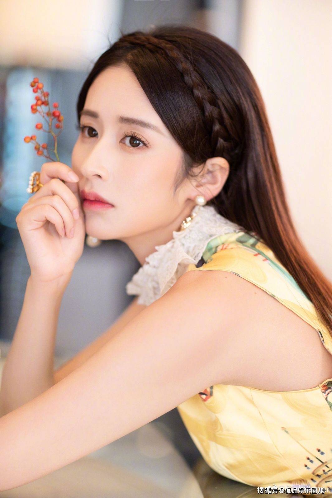 凹凸身材韵味十足!34岁颖儿写真赏_生活_运动_人心