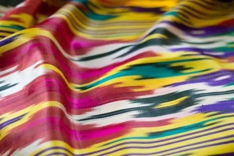 迪丽热巴如此喜爱的艾德莱斯绸为何这么有魅力呢?