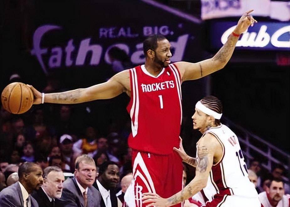 最后,还有麦迪手掌的大小.他的单手握拳是最帅的.